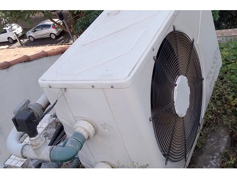 Manutenção preventiva em sistema de aquecimento de piscina residencial