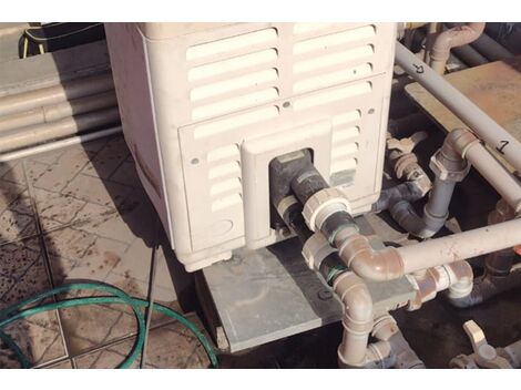 Substituição de peças em aquecedor de piscina com trocador de calor