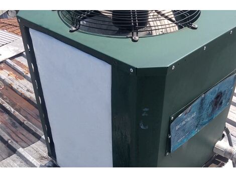 Manutenção técnica em aquecedor de piscina residencial